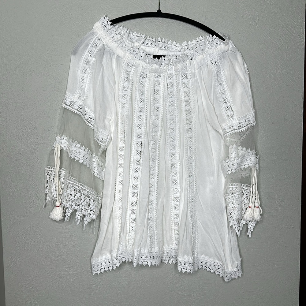 POL white BoHo lace floral off shoulder ruffle top. Size S - Picture 3 of 9